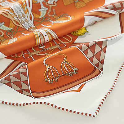 ☆HERMES☆ ミニスカーフ カレ40 不死鳥の神話 シルク オレンジ ☆HERMES☆ ミニスカーフ カレ40 不死鳥の神話 シルク オレンジ